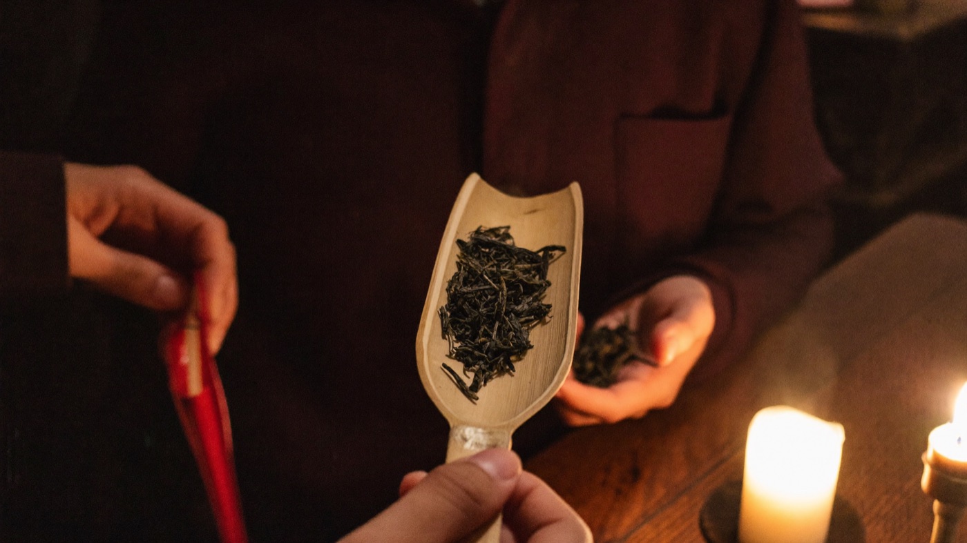 Examining dry tea leaves