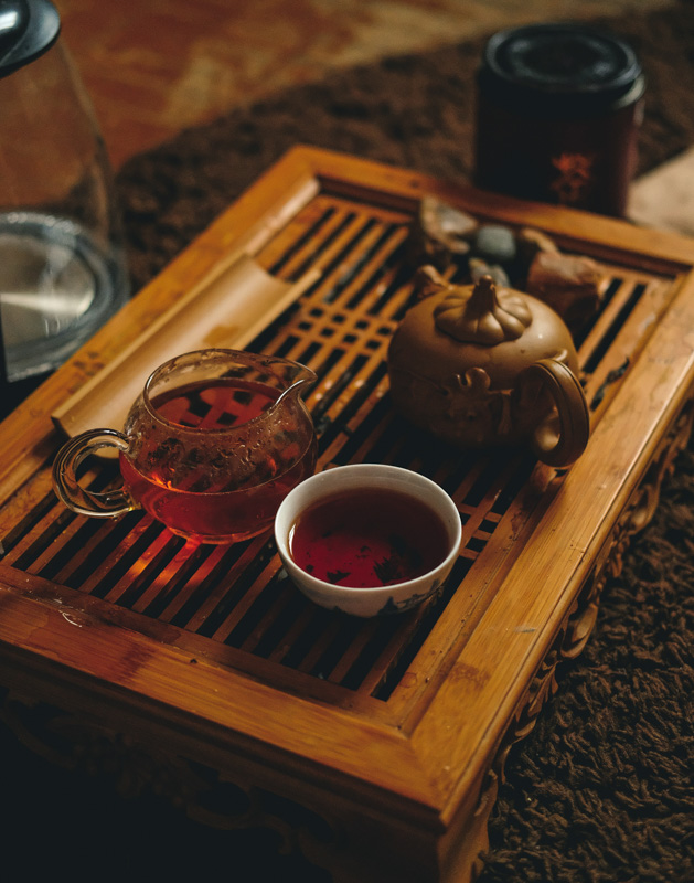 Tea tray with teapot and cups